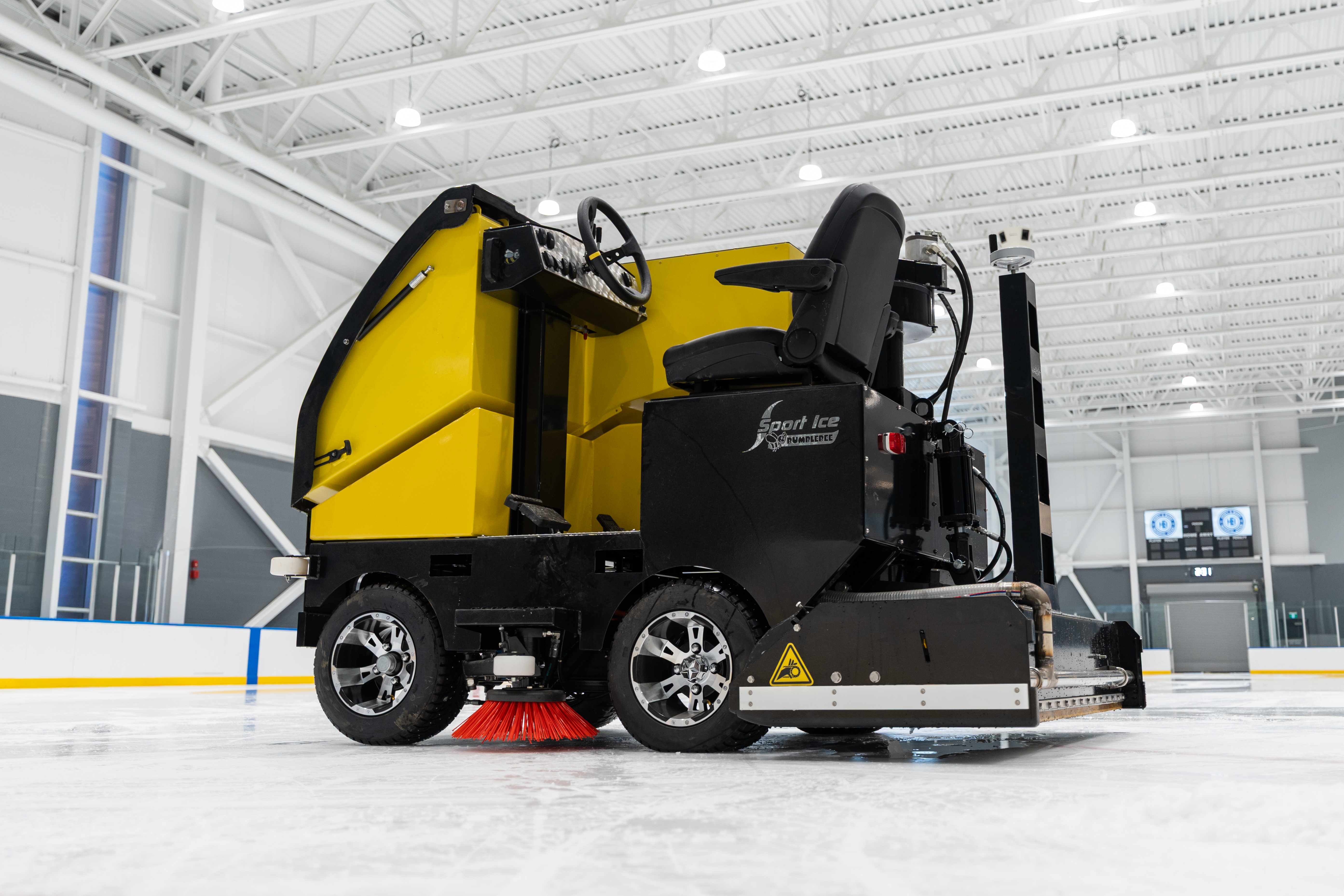Sport Ice Bumblebee resurfacer on ice